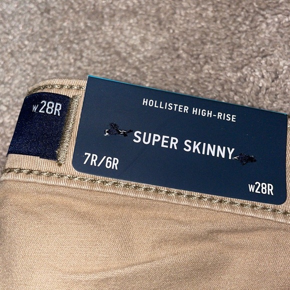 NWT Hollister Skinny Jeans - Picture 3 of 3